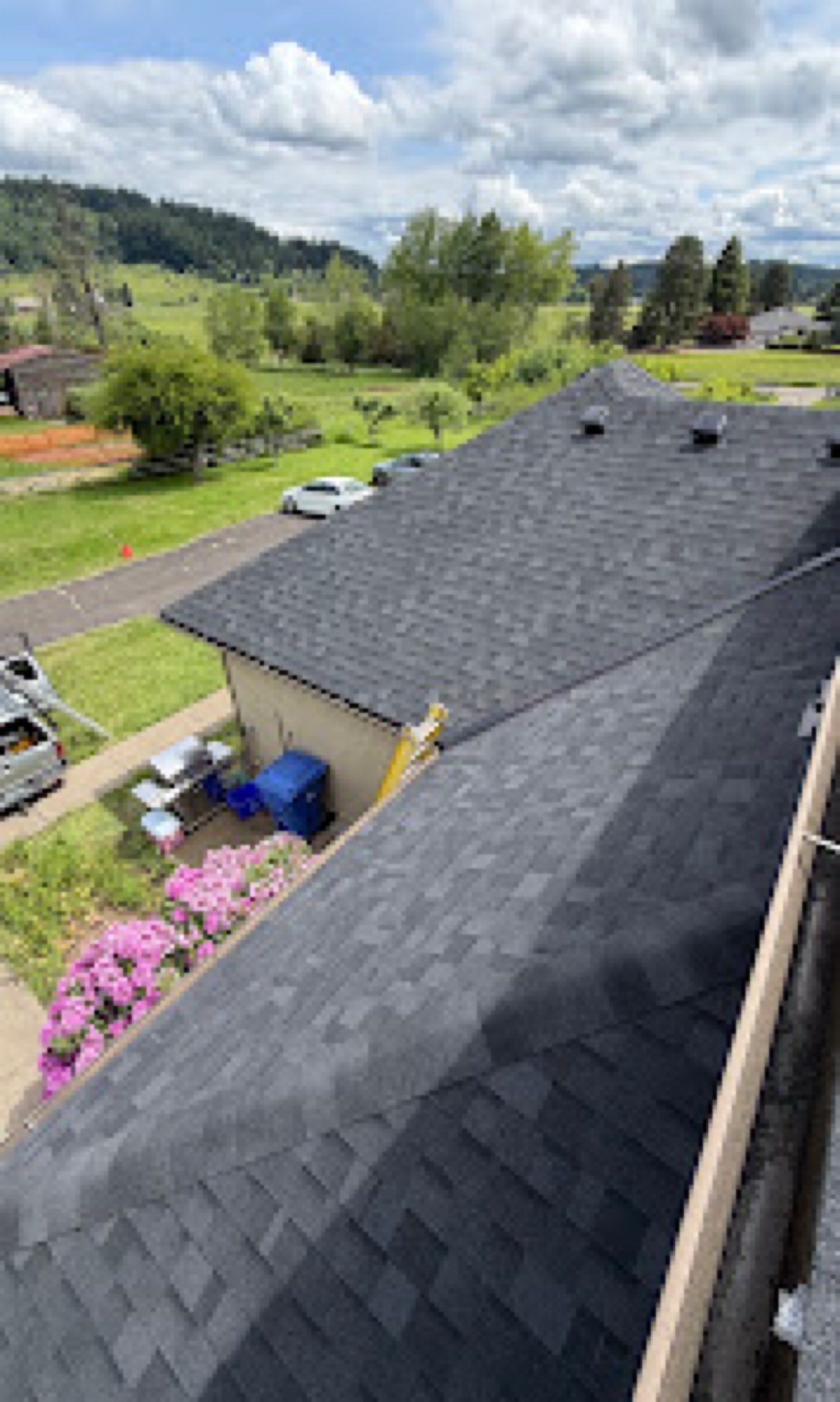 Finished architectural shingle roof on a Portland-area home